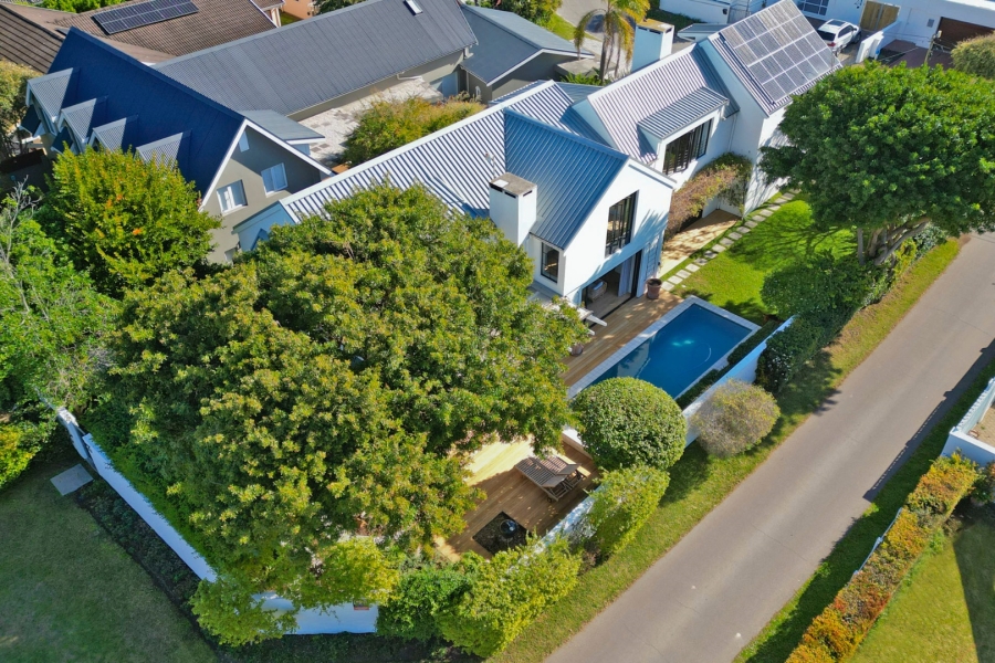 4 Bedroom Property for Sale in Leisure Isle Western Cape